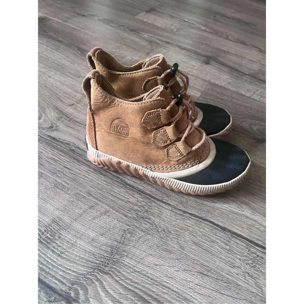 Sorel Kids  Out N About Leather Rain Snow Boot size 2